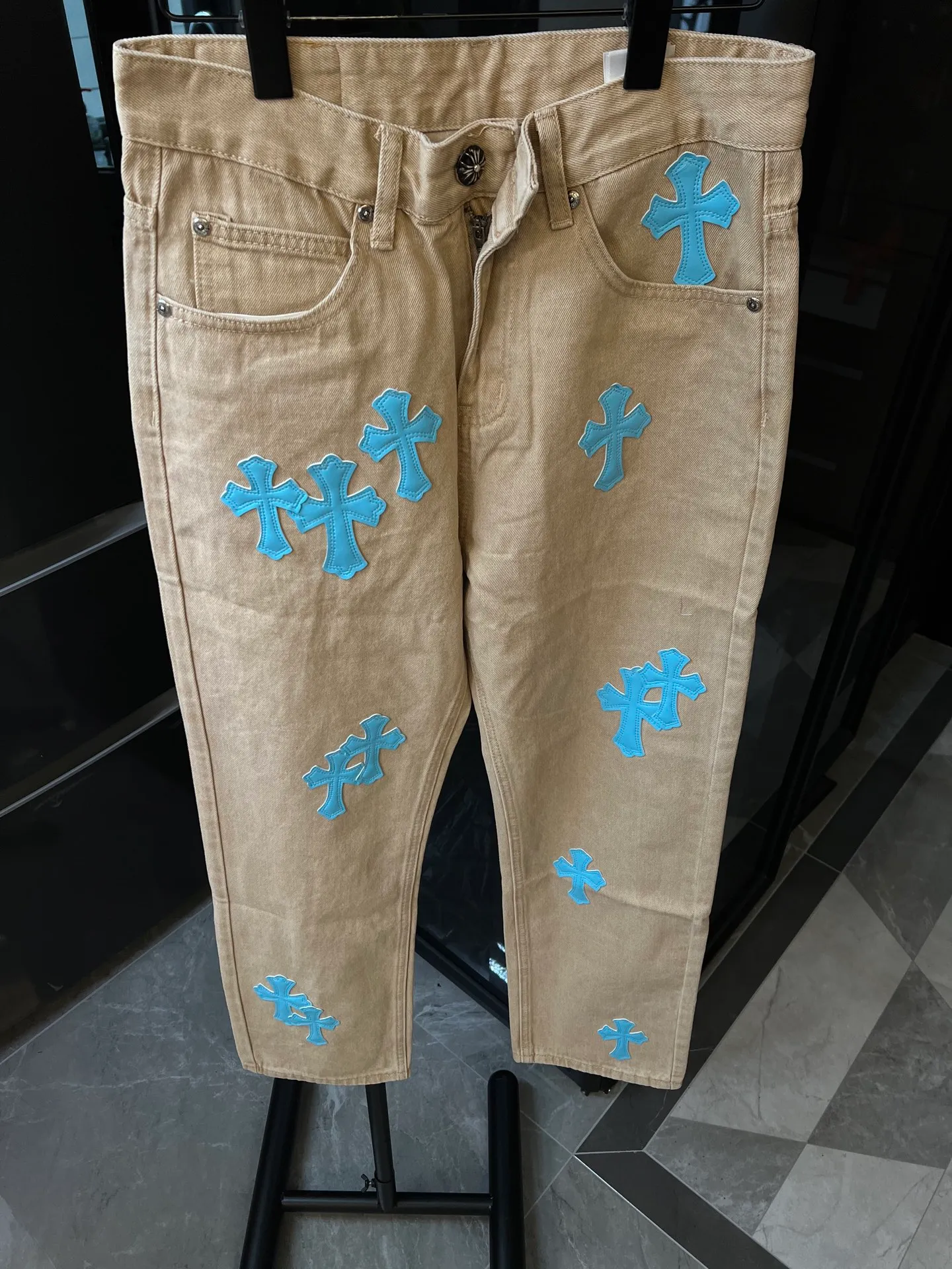 P250 [next day] Chrome Hearts/Chrome Hearts 25FW overseas customized khaki patchwork sea blue patchwork leather cross jeans (khaki) Size: 28 30 32 34 (corresponding to s-xl) Detailed sizes can be found in Figure 9